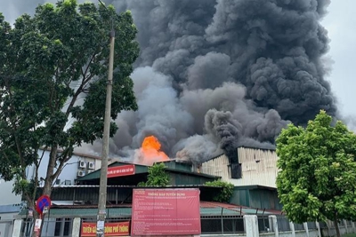 Hà Nội: Cháy dữ dội tại Khu Công nghiệp Sài Đồng