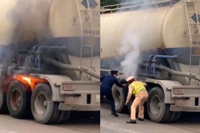 Hà Nội: Chốt kiểm soát phòng dịch kịp thời dập tắt xe bồn chở hóa chất bốc cháy