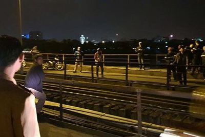 Hà Nội: Người đàn ông đi bộ trên cầu bị tàu hoả đâm văng xuống sông Hồng