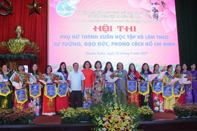Phụ nữ quận Thanh Xuân học tập và làm theo gương Bác