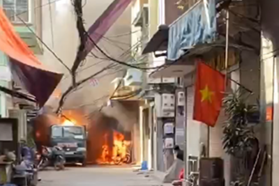 Hà Nội: Nổ khí gas gây cháy lớn trên phố Bùi Ngọc Dương