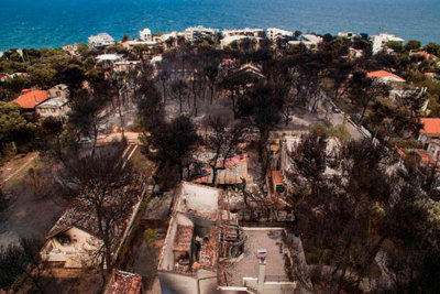 Cận cảnh thảm họa cháy rừng xóa sổ nhiều ngôi làng gần thủ đô Hy Lạp
