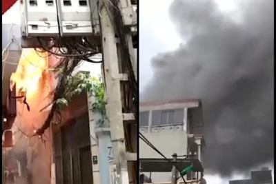 Hà Nội: Cháy dữ dội ngôi nhà cấp 4, một cháu bé được cứu thoát