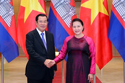 Chủ tịch Quốc hội Nguyễn Thị Kim Ngân hội kiến Thủ tướng Campuchia