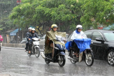 Nắng nóng tiếp tục gay gắt, Hà Nội mưa dông vào chiều tối
