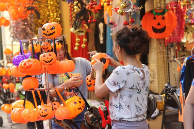 Phụ kiện hóa trang hút khách dịp Halloween