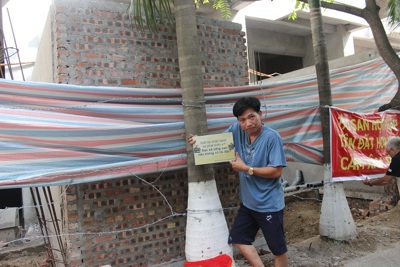 Cư dân chung cư 54 Hạ Đình phản đối chủ đầu tư chặt cây, lấn đất