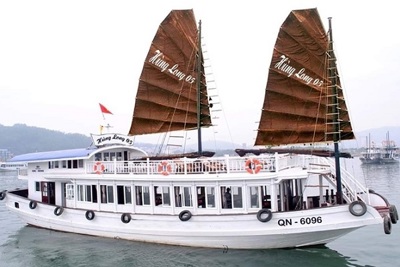 Quảng Ninh: Đình chỉ tàu du lịch Hùng Long do nhân viên quay lén