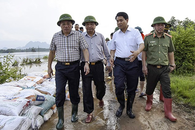 Chủ tịch Nguyễn Đức Chung chỉ đạo khẩn trương khắc phục hậu quả sau mưa lũ