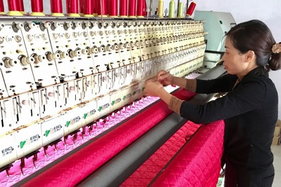 Làng nghề Trát Cầu, xã Tiền Phong, huyện Thường Tín: Bỏ bật bông sang nghề mới