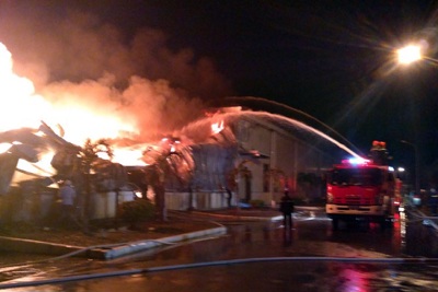 Cháy suốt đêm tại kho hàng công ty sợi trong khu công nghiệp