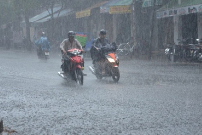 Cảnh báo mưa rào, dông lốc tại các quận phía Nam Hà Nội