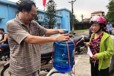Hà Nội: Cấp miễn phí bình nước tinh khiết cho các trường mầm non