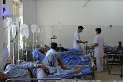 Phun thuốc diệt cỏ, 78 người ngộ độc nhập viện ở Sơn La