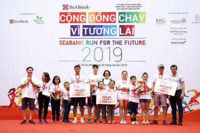 Hơn 1.700 người chạy gây quỹ học bổng cho trẻ em nghèo tại thành phố Hồ Chí Minh