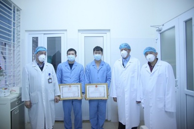 Bộ Y tế tặng Bằng khen cho các tập thể, cá nhân đón 30 công dân từ Vũ Hán về nước