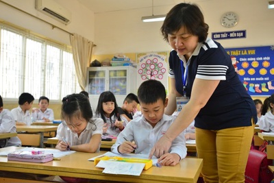 Xếp lương giáo viên ở bậc cao nhất: Không nên “đầu hàng” trước chính sách nhân văn