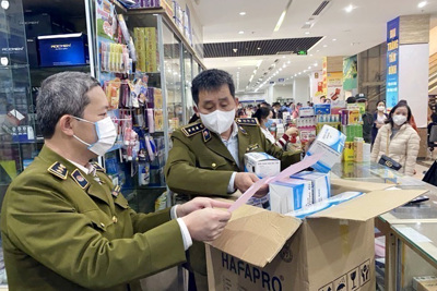 Hà Nội: 41 cửa hàng bán khẩu trang “chặt chém” bị xử lý