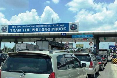 Trạm thu phí Long Phước ùn tắc kéo dài hàng cây số