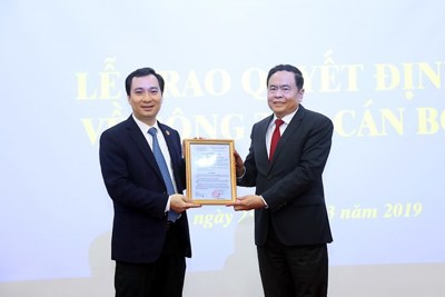 Trao Quyết định bổ nhiệm Trưởng Ban Tuyên giáo Ủy ban Trung ương MTTQ Việt Nam