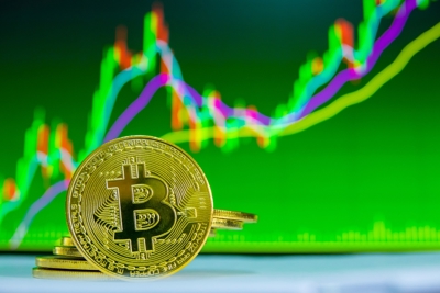 Giá bitcoin tăng kỷ lục, vượt ngưỡng 7.000 USD