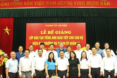 Bế giảng lớp đào tạo tiếng Anh giao tiếp cho cán bộ Thành phố Hà Nội