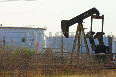 Giá dầu tiếp tục tăng mạnh do bất ổn chính trị tại Libya và Venezuela