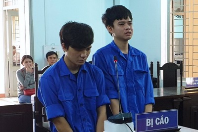 Đà Nẵng: 27 tháng tù cho 2 thanh niên ném gạch vào lực lượng 911