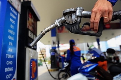 Xăng dầu tiếp tục giảm giá "sốc", xăng E5RON92 dưới 12.000 đồng/lít