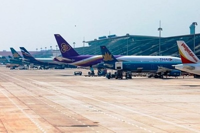 Nhiều chuyến bay phải dừng, chờ vì phế thải trong sân bay Nội Bài