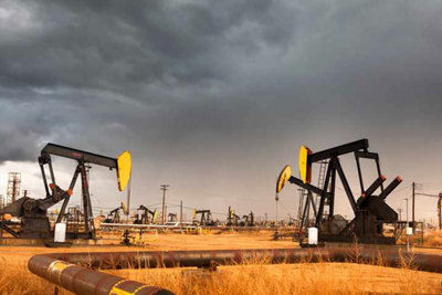 Giá dầu đi xuống do doanh nghiệp Mỹ đẩy mạnh sản xuất