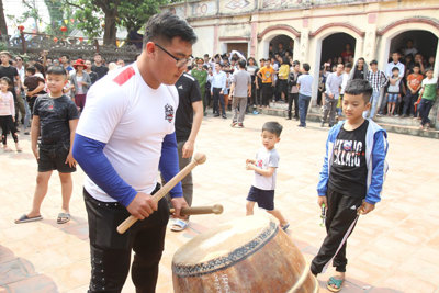 Lễ hội Giằng bông (Hoài Đức, Hà Nội): Bớt nhiều những cảnh phản cảm