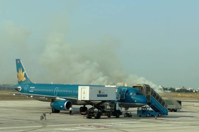 Máy bay Vietnam Airlines bất ngờ nổ lốp khi đang chạy đà cất cánh