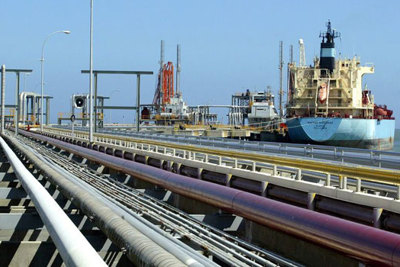 Căng thẳng Mỹ - Venezuela leo thang đẩy giá dầu tăng 1%