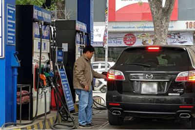 Tự đổ xăng và thanh toán bằng thẻ tại 11 cửa hàng xăng dầu ở TP Hồ Chí Minh