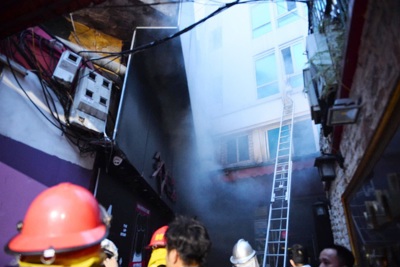 Hà Nội: Cháy khách sạn trên phố Lương Ngọc Quyến, hơn 30 người được giải cứu