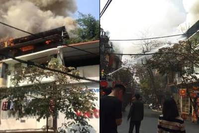 Hà Nội: Cháy dữ dội tại ngôi nhà 4 tầng ở phố Hàng Nón