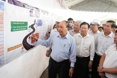 Thủ tướng kiểm tra tiến độ thi công cao tốc Trung Lương - Mỹ Thuận