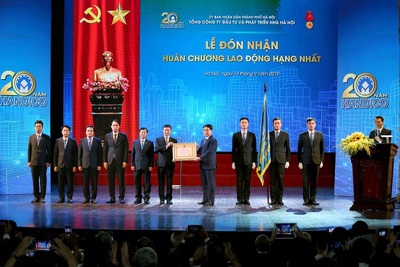 Tổng Công ty Đầu tư­ và Phát triển nhà Hà Nội đón nhận Huân chương Lao động Hạng Nhất
