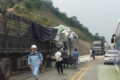 Va chạm kinh hoàng trên cao tốc Nội Bài – Lào Cai, ít nhất 5 người thương vong
