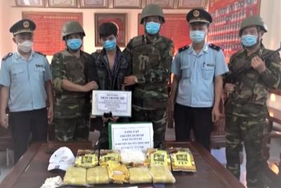 Hà Tĩnh: Bắt giữ vụ vận chuyển trái phép 5kg ma túy đá, 30.000 viên hồng phiến trên quốc lộ