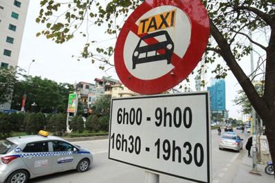 Hà Nội: Có thể sẽ nới lỏng cho taxi, xe hợp đồng dưới 9 chỗ hoạt động
