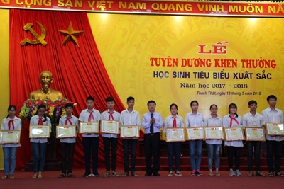 Huyện Thạch Thất tuyên dương 211 học sinh tiêu biểu xuất sắc