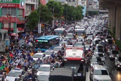 Hà Nội: Người dân bắt đầu nghỉ lễ, nhiều tuyến đường cửa ngõ tắc cứng