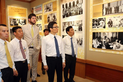 Trưng bày tư liệu quý về Chủ tịch Hồ Chí Minh tại Khu Phủ Chủ tịch