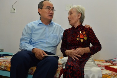TP Hồ Chí Minh: Bí thư Nguyễn Thiện Nhân thăm các gia đình chính sách