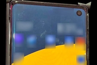 Lộ ảnh thực tế của Galaxy S10 với 'màn hình đục lỗ'