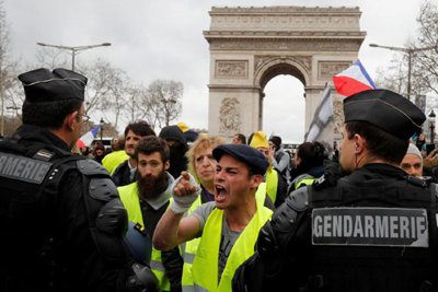 Bạo lực bùng phát khi biểu tình "Áo vàng" ở Pháp bước sang tháng thứ 4