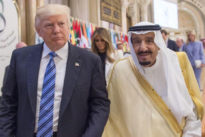 Ông Trump yêu cầu Ả Rập Saudi bù đắp lượng dầu thiếu hụt từ Iran