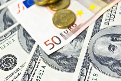 Mỹ - EU phát tín hiệu nhượng bộ thương mại, đồng USD và Euro tăng giá